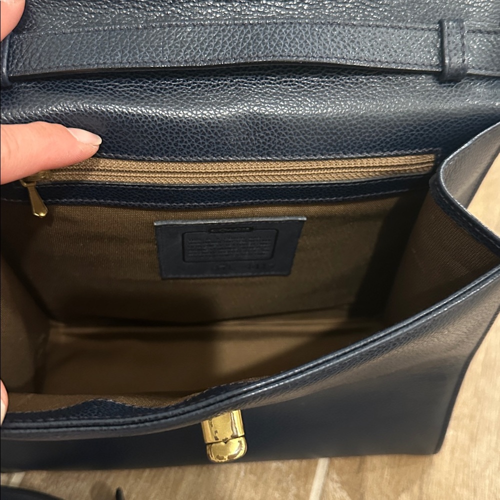 Vintage coach Madison Elegant navy pebbled Leather Handbag - Picture 6 of 10